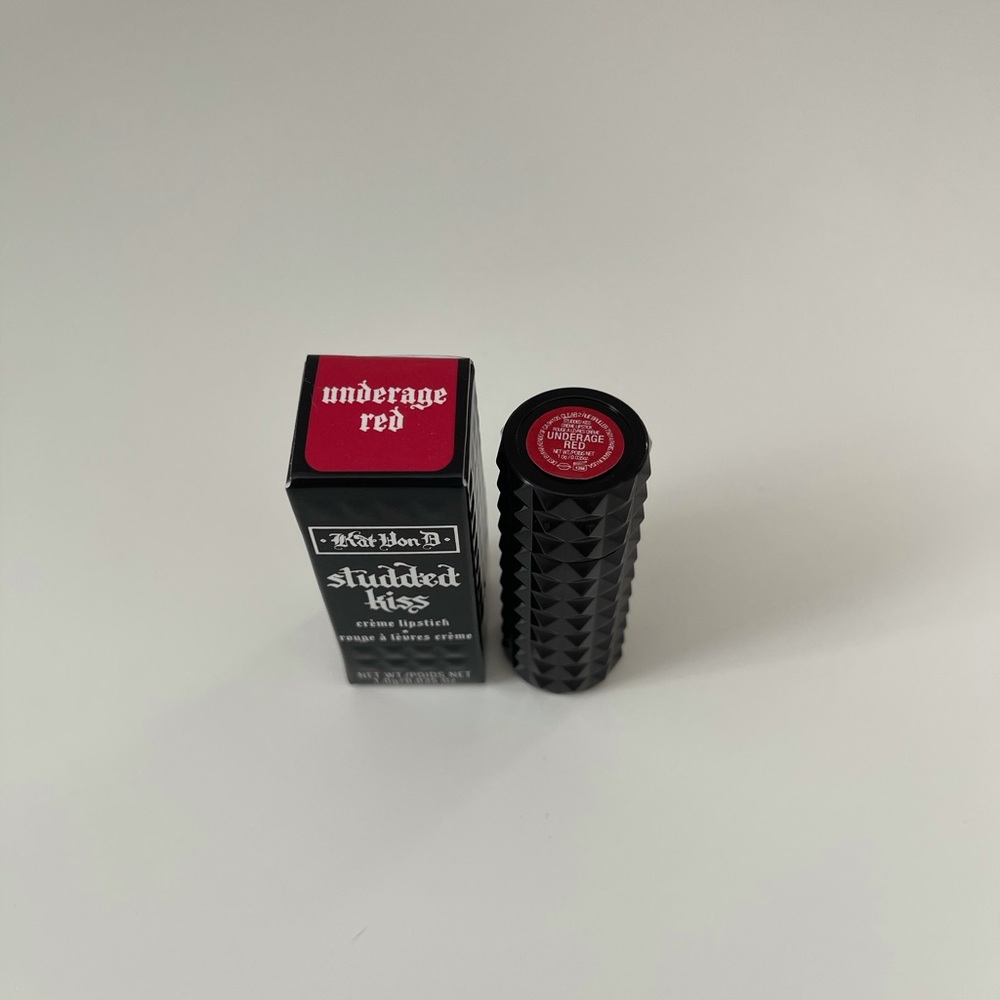 Kat Von D mini Studded Kiss créme Lipstick Underage Red - Picture 2 of 6